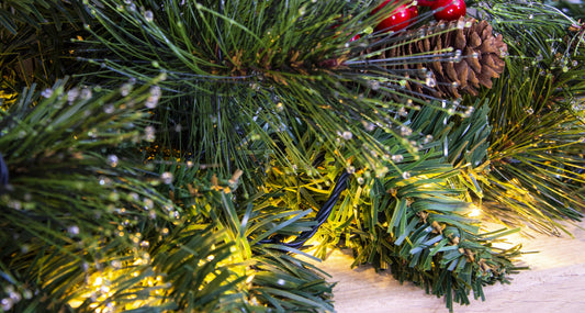 The Pre-lit Connectable 270cm Majestic Dew Pine Garland