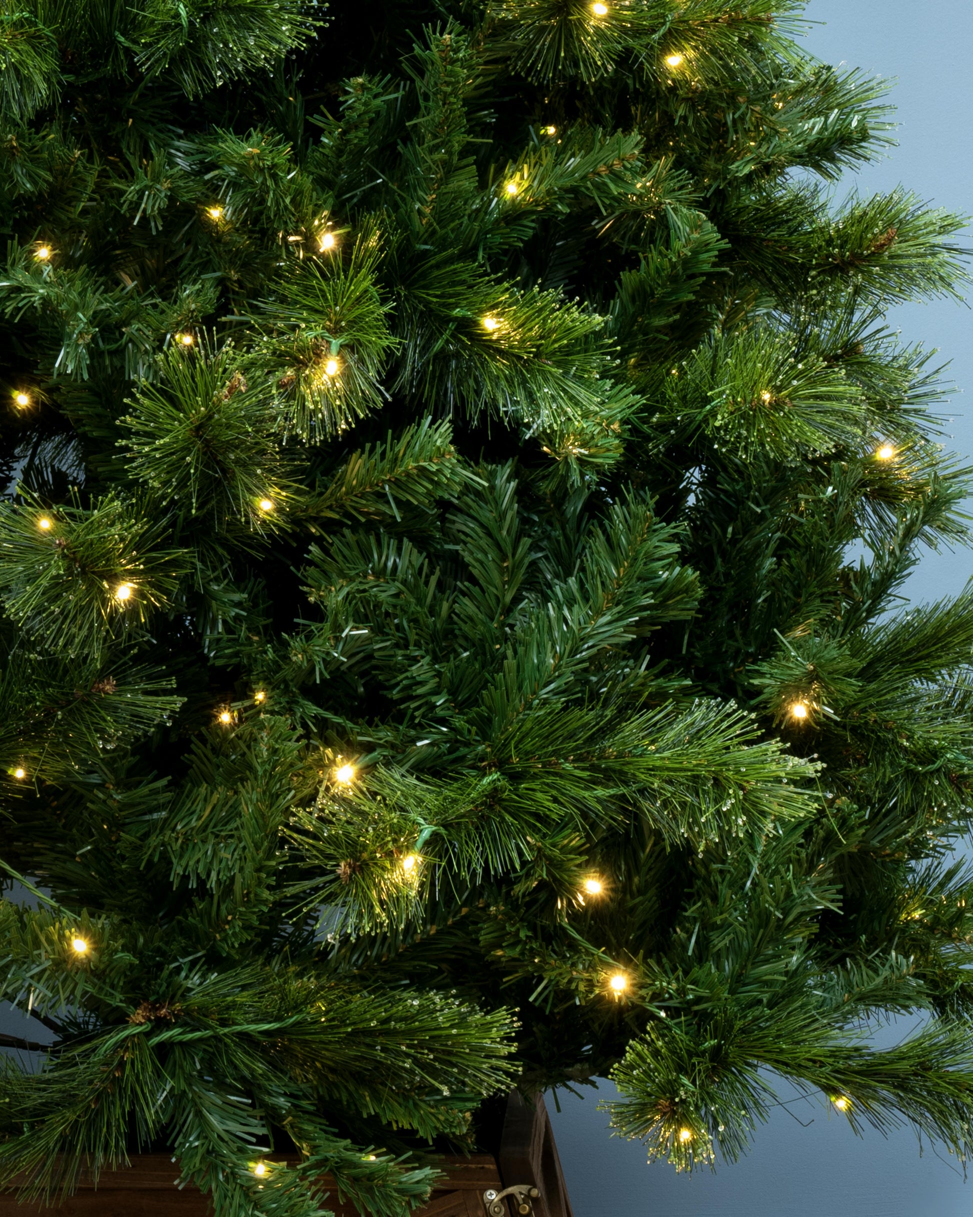 The 5ft Pre-lit Majestic Dew Pine Tree