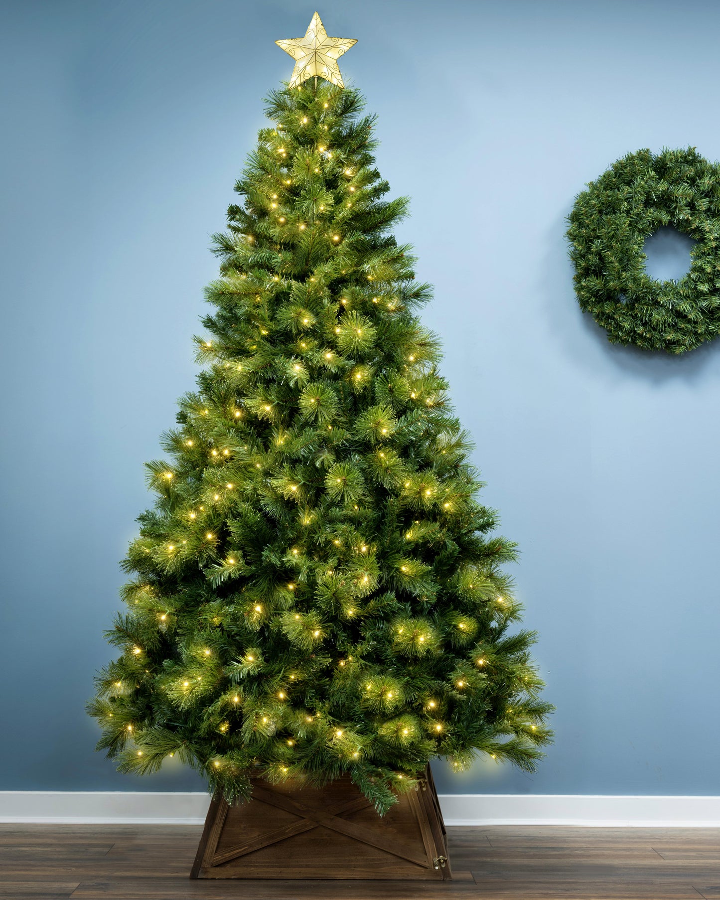 The 4ft Pre-lit Majestic Dew Pine Tree