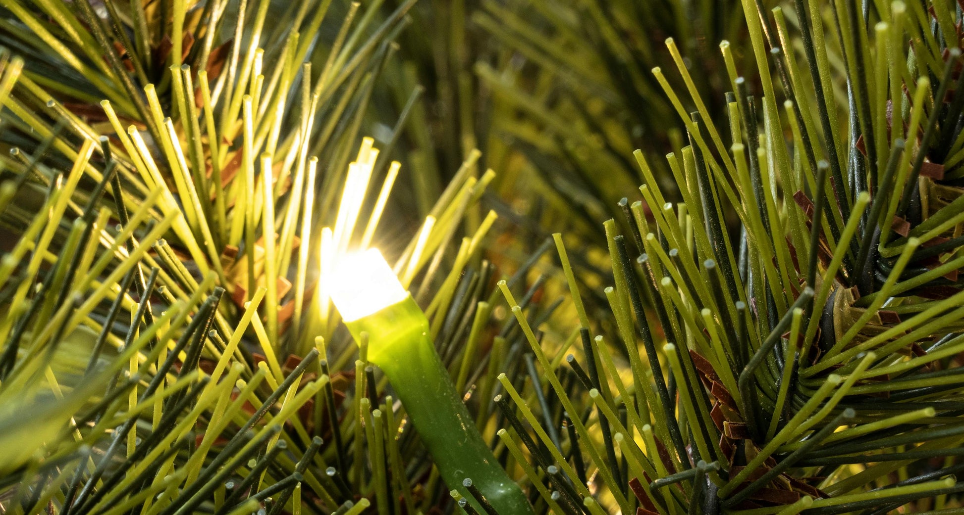 The Pre-lit Matterhorn Pine - Warm White (5ft to 8ft)