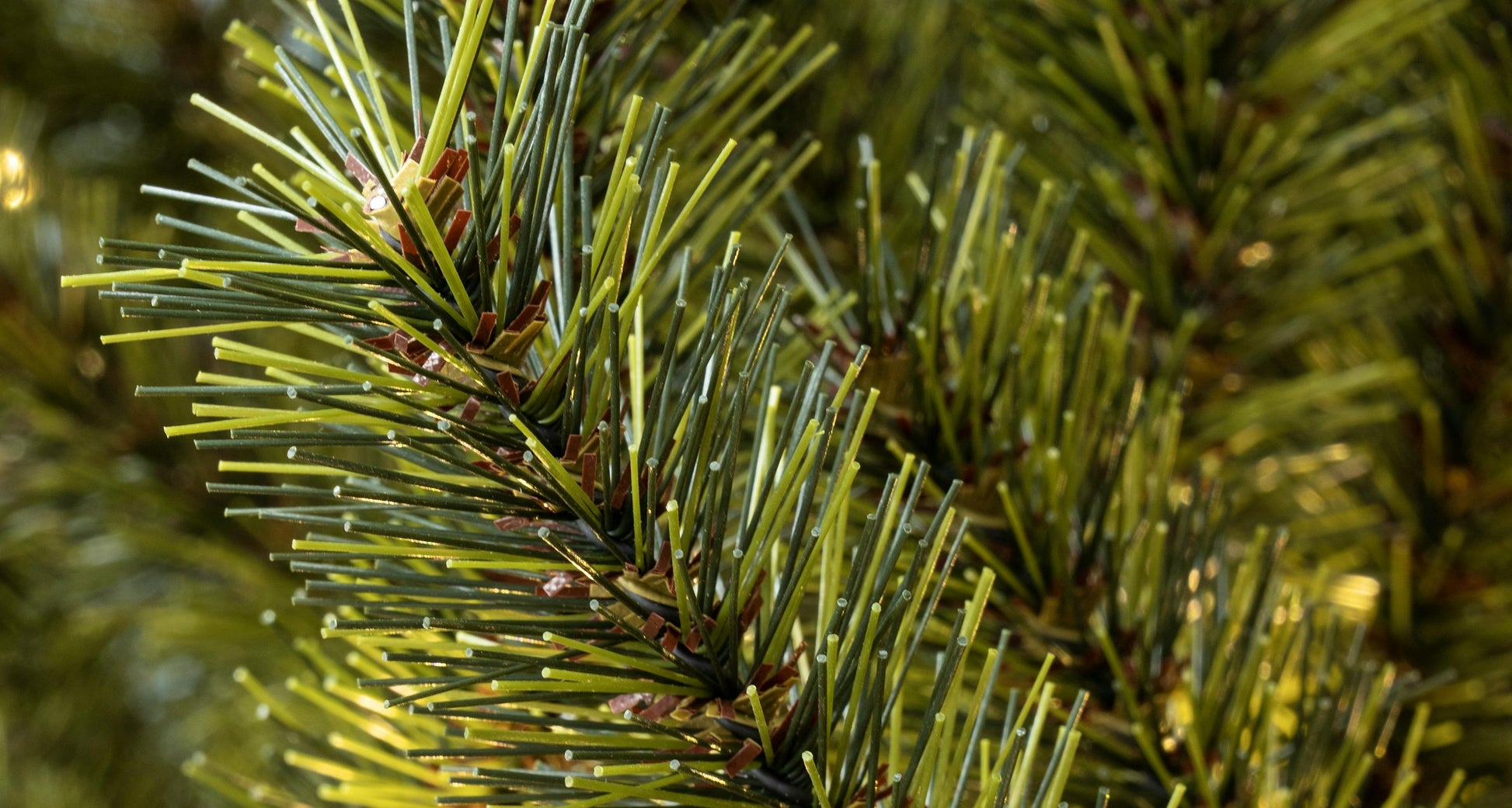 The Pre-lit Matterhorn Pine - Warm White (5ft to 8ft)