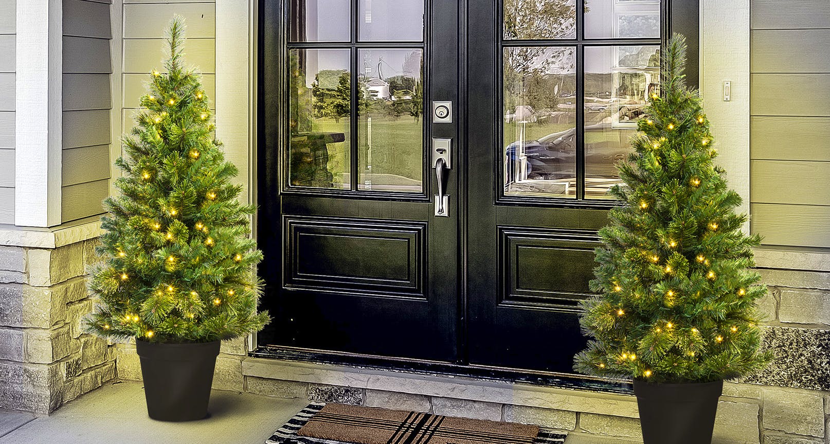 The 4ft Pre-lit Majestic Dew Pine Potted Tree (Indoor/Outdoor)